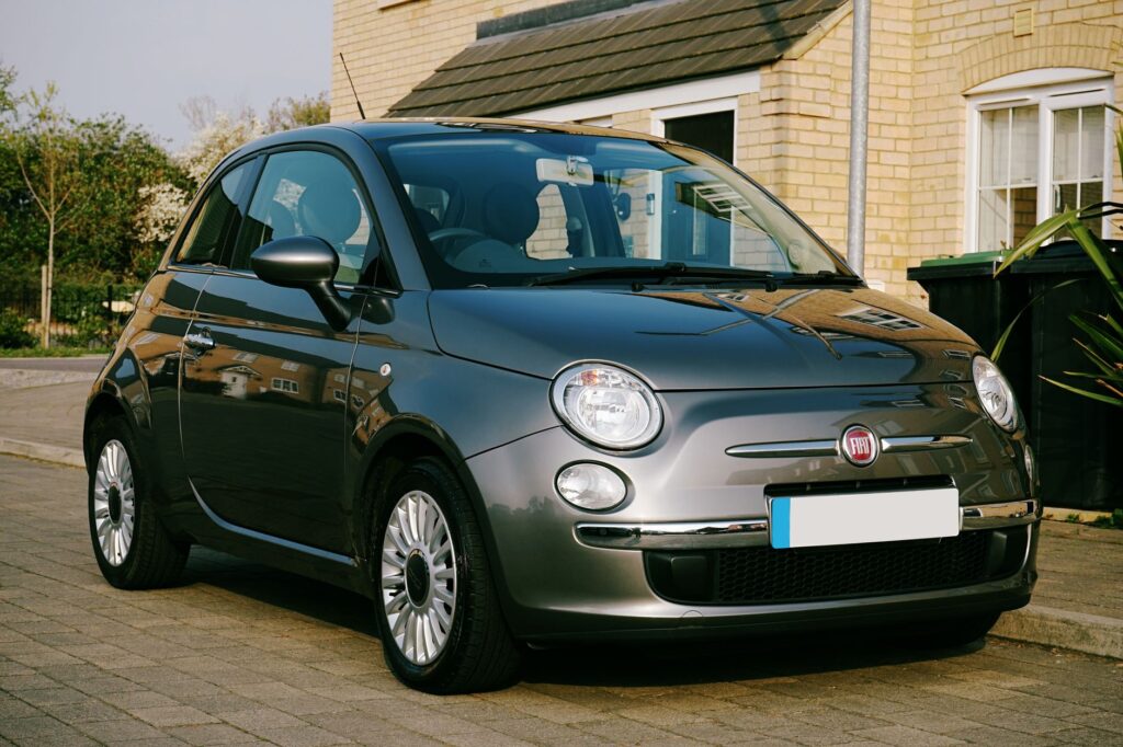 Fiat 500 Hybrid czy benzyna 1.2 Fire – który wariant lepiej sprawdzi się w mieście?